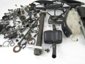 Болты + ось + лапка и т.д. Yamaha R-6, 01r RJ03