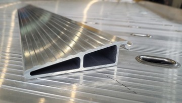 АЛЮМИНИЕВЫЕ ЗАДНИЕ НАПРАВЛЕНИЯ АВТОМОБИЛЯ POLMAR