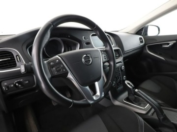 Volvo V40 II Hatchback Facelifting 2.0 D2 120KM 2016 Volvo V40 2.0d Automat Momentum Nawigacja Tempomat, zdjęcie 13