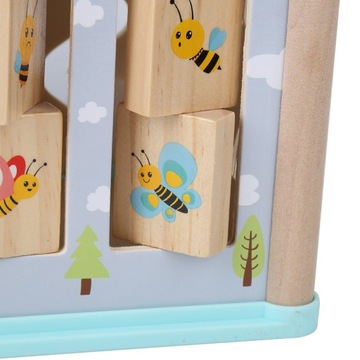 Деревянные кубики, соответствующие игрушкам