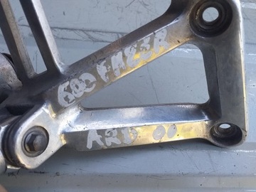 SET PODNÓŻEK YAMAHA FZS 600 FAZER