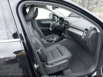 Volvo XC40 2025 Volvo XC 40 B5 Ultra Bright Theme 2025 2.0 Benzyna 247KM, zdjęcie 10