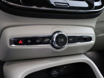 Volvo XC40 2026 VOLVO XC40 B4 Plus Dark Suv 2.0 (211KM) 2026, zdjęcie 13