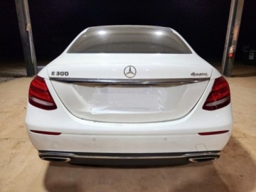 Mercedes Klasa E W213 2019 Mercedes-Benz Klasa E MERCEDES-BENZ E 300 4MATIC 2.0 Benzyna 244KM, zdjęcie 4