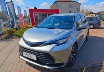 Toyota Sienna III 2021 Toyota Sienna 2.5 HSD HYBRYDA Gwarancja 83 tys. km Zobacz 2.7 Benzyna