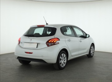 Peugeot 208 I Hatchback 5d Facelifting 1.2 PureTech 82KM 2018 Peugeot 208 1.2 PureTech, Salon Polska, zdjęcie 4