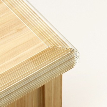 Края стола защищены скотчем. Бесцветная защита кромок мебели, полоса 3 м.