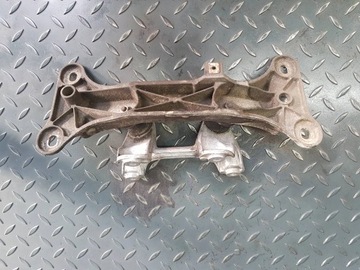Лапа крепления подушки КПП механическая 6 760 303 BMW E90 E91 318d 320d M47