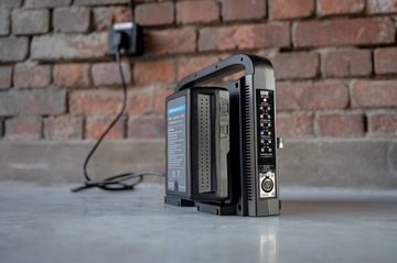 Ładowarka czterokanałowa Newell BP-4CH do V-mount