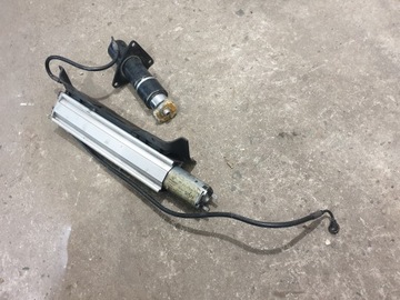 PORSCHE 911 997 04-12 VZPĚRA/TLAKOVAČ MECHANIZMUS SPOJLERU ZADNÍ
