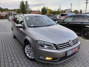 Volkswagen Passat B7 Variant 2.0 TDI CR DPF BlueMotion 140KM 2014 Volkswagen Passat Grzane fotele Klimatronik 2xPDC Alu Tempomat Hak 2.0, zdjęcie 2