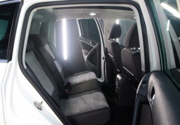 Volkswagen Tiguan I SUV Facelifting 1.4 TSI BlueMotion 160KM 2012 Volkswagen Tiguan Tiguan_Panoramiczny dach_Alufelgi17_Podgrzewane fotele, zdjęcie 6