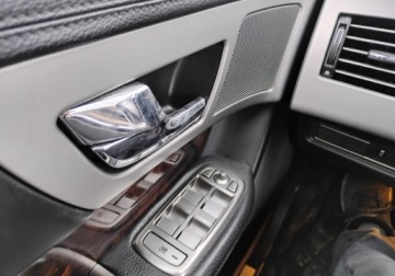 Jaguar XF I Sedan 3.0D V6 210KM 2010 Jaguar XF 2010r, 3.0 Diesel. AUTOMAT. Lekko uszkodzony prawy przod. 3.0, zdjęcie 9