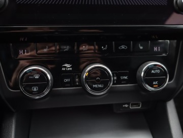 Skoda Octavia III Liftback Facelifting 1.4 TSI 150KM 2018 Skoda Octavia 1.4 TSI, Salon Polska, Klima, zdjęcie 12