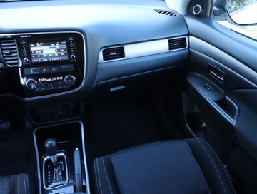 Mitsubishi Outlander III SUV Facelifting 2015 2.0 MIVEC 150KM 2016 Mitsubishi Outlander 2.0, Salon Polska, zdjęcie 7