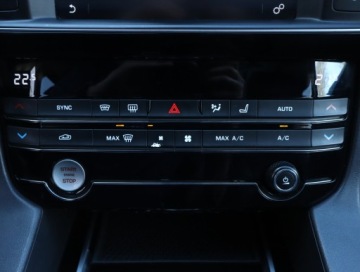 Jaguar F-Pace SUV 2.0 i4D 180KM 2017 Jaguar F-Pace 20d AWD, Serwis ASO, 177 KM, 4X4, zdjęcie 19