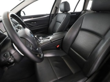 BMW Seria 5 F10-F11 Touring Facelifting 520d 190KM 2016 BMW 520 4x4 automat full LED skóra duża navi, zdjęcie 12