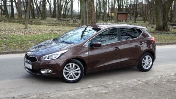 Kia Ceed II Hatchback 5d Facelifting 1.6 GDI 135KM 2015 ..Ceed .. Serwisowany .. Grzana Kierownica i Fotele .. Czujniki parkowania