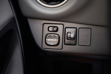 Toyota Yaris III 2015 Toyota Yaris Hybrid 1.5 VVT-i KAMERA zarejestrowany w Polsce, zdjęcie 32