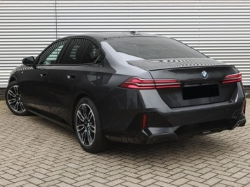 BMW Seria 5 G90-91 Touring 2.0 520d 197KM 2025 BMW Seria 5 520d xDrive Sport Sedan 2.0 (197KM) 2025, zdjęcie 2