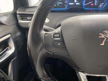 Peugeot 2008 I SUV Facelifting 1.2 PureTech 110KM 2018 Peugeot 2008 1.2 Pure Tech Style S&amp;S EAT6 I (2013-, zdjęcie 12