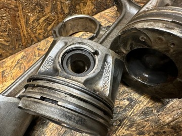 PÍST OJNICE OPEL CORSA D MERIVA ASTRA 1.3 CDTI 73502643