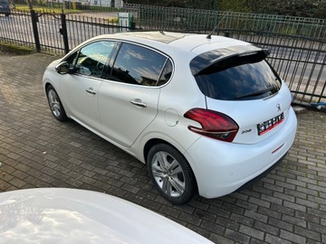 Peugeot 208 I Hatchback 5d Facelifting 1.2 PureTech 82KM 2017 Peugeot 208 1.2 Vti Automatic Klimatronic Panoramadach, zdjęcie 5