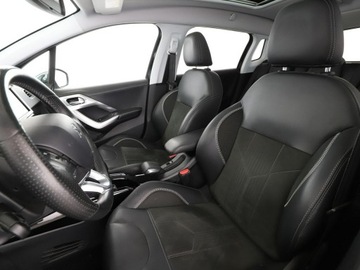 Peugeot 2008 I SUV Facelifting 1.2 PureTech 110KM 2017 Peugeot 2008 1.2 Benzyna Crossway Panorama Navi, zdjęcie 12