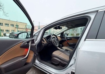 Opel Astra J Sports Tourer 1.4 Turbo ECOTEC 140KM 2011 Opel Astra Opel Astra 1.4 Turbo Cosmo 1.4 Benzyna 140KM, zdjęcie 12