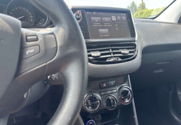 Peugeot 208 I Hatchback 5d Facelifting 1.2 PureTech 82KM 2016 Peugeot 208 2016r 1.2 Benzyna 82KM, zdjęcie 4