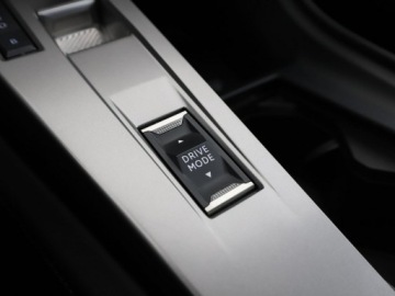 Peugeot 308 III Hatchback Plug-In 1.6 Hybrid 180KM 2023 Peugeot 308 PHEV Allure Pack navi kamera180 LED, zdjęcie 30