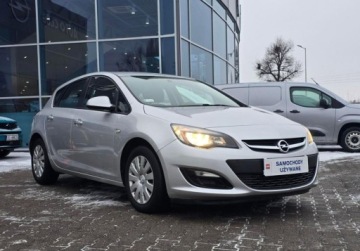 Opel Astra J Hatchback 5d Facelifting 1.6 Twinport ECOTEC 115KM 2015 Opel Astra 1.6 Benzyna 115 KM Enjoy, bezwypadkowy, VATmarza 1.6 Benzyna, zdjęcie 7