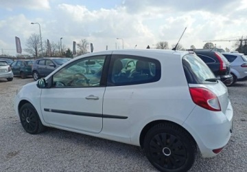 Renault Clio III Hatchback 5d 1.2 i 16V 75KM 2010 Renault Clio Renault Clio 1.1 Benzyna 75KM, zdjęcie 2