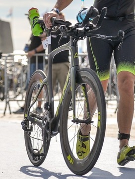 Велосипед для гонок на время TT: Fuji Norcom Straight 1.3 Di2