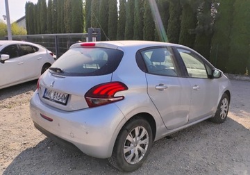 Peugeot 208 I Hatchback 5d Facelifting 1.6 BlueHDi 75KM 2017 Peugeot 208 2017r, Salonowy. 1.6 HDI. Uszkodzony przod. Jezdzi. 1.6 75KM, zdjęcie 2