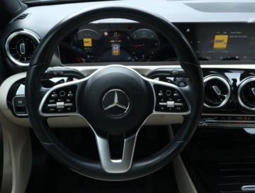 Mercedes Klasa A W177/V177 Hatchback 1.5 180d 116KM 2018 Mercedes A A 180 d, Salon Polska, Automat, Skóra, zdjęcie 22