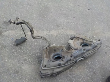 NÁDRŽ PALIVA MERCEDES W203 COUPE 2,0