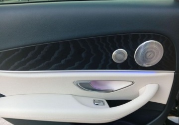 Mercedes Klasa E W213 Limuzyna Facelifting 2.0 E220d 194KM 2021 Mercedes-Benz Klasa E Salon PL AMG Airmatic Burmester LED Kam360 Distronic, zdjęcie 25