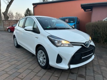 Toyota Yaris III Hatchback 5d Facelifting Hybrid 100KM 2016 Toyota Yaris hybrid-2-osobowy-Homol. ciężarowy-Automatic, zdjęcie 1
