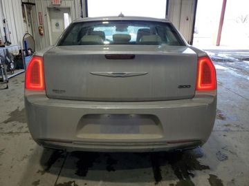Chrysler 300C II 2017 Chrysler 300 Limited 2017 3.6l 3.6 Benzyna 292KM, zdjęcie 2