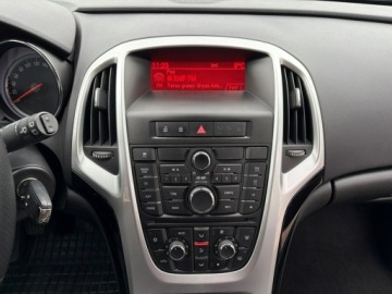 Opel Astra J Hatchback 5d 1.4 Turbo ECOTEC 120KM 2011 Opel Astra 1.4 turbo 120 KM Sportowe fotele Alu 18, zdjęcie 17