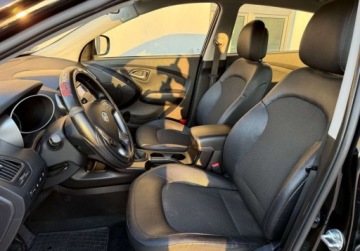 Hyundai ix35 SUV Facelifting 1.6 GDI 135KM 2015 Hyundai ix35 salon PL bezwypadkowy oryginalny niski przebieg od emeryta, zdjęcie 14