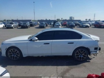 BMW Seria 7 G70 2023 BMW Seria 7 740i 2023 3.0 Benzyna 375KM, zdjęcie 2