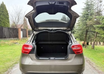 Mercedes Klasa A W176 Hatchback 5d 1.6 180 BlueEFFICIENCY 122KM 2013 Mercedes-Benz Klasa A Mercedes-Benz Klasa A 180 1.6 Benzyna 122KM, zdjęcie 32