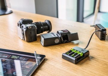 ЗЕЛЕНОЕ ЗАРЯДНОЕ УСТРОЙСТВО ДЛЯ ЗАРЯДНЫХ АККУМУЛЯТОРОВ VITAL CHARGER AA/AAA