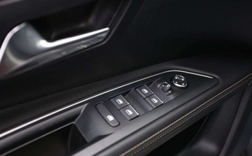 Peugeot 5008 II 2023 Peugeot 5008 1.2 PureTech mHEV GT SS e-DCS6 gwarancja biala perla 7 osobowy, zdjęcie 17