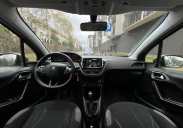 Peugeot 208 I Hatchback 3d 1.2 VTI 82KM 2013 Peugeot 208 Czujniki Parkowania Climatronic Alu Warszawa 1.2 Benzyna 82KM, zdjęcie 4