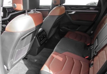 Volkswagen Touareg III SUV 3.0 V6 SCR TDI 286KM 2023 Volkswagen Touareg 3.0 286KM V6 TDI 4Motion R-Line Dach panoramiczny Hak N, zdjęcie 10