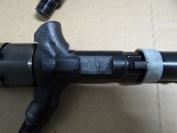 DENSO 23670-27030 VSTŘIKOVACÍ TRYSKA