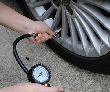 ПНЕВМАТИЧЕСКИЙ ПИСТОЛЕТ ДЛЯ НАКАЧАНИЯ ШИН С МАНОМЕТРОМ КОМПРЕССОРА